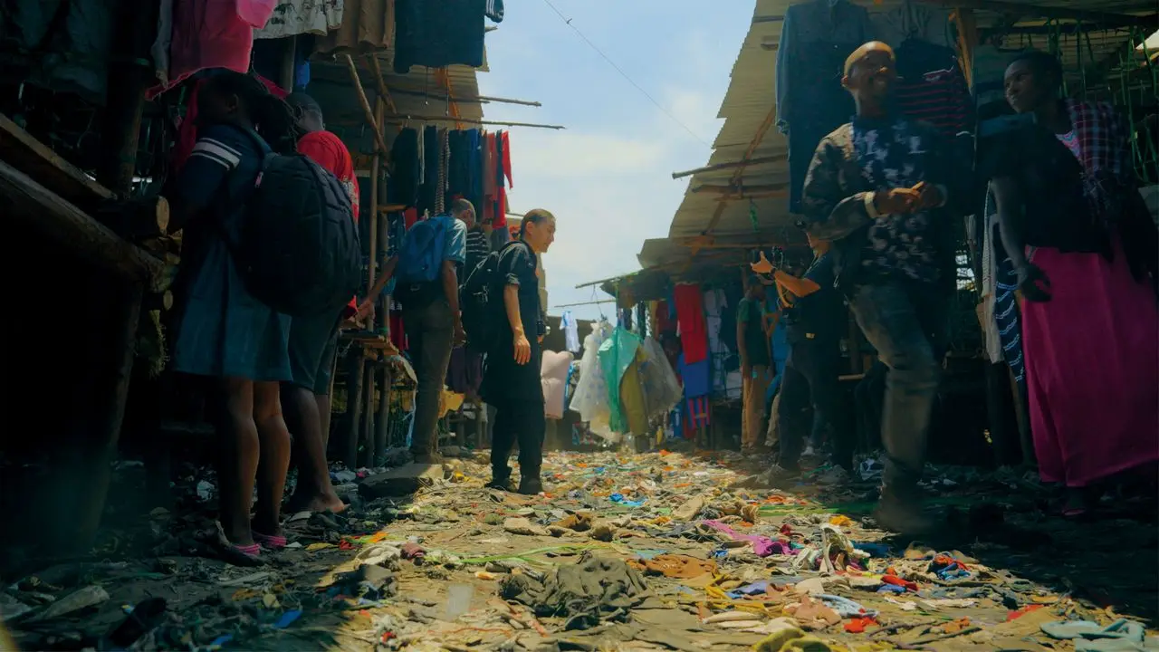 Nakazato weaves his way through the sprawling Gikomba Market. (© Generation 11)