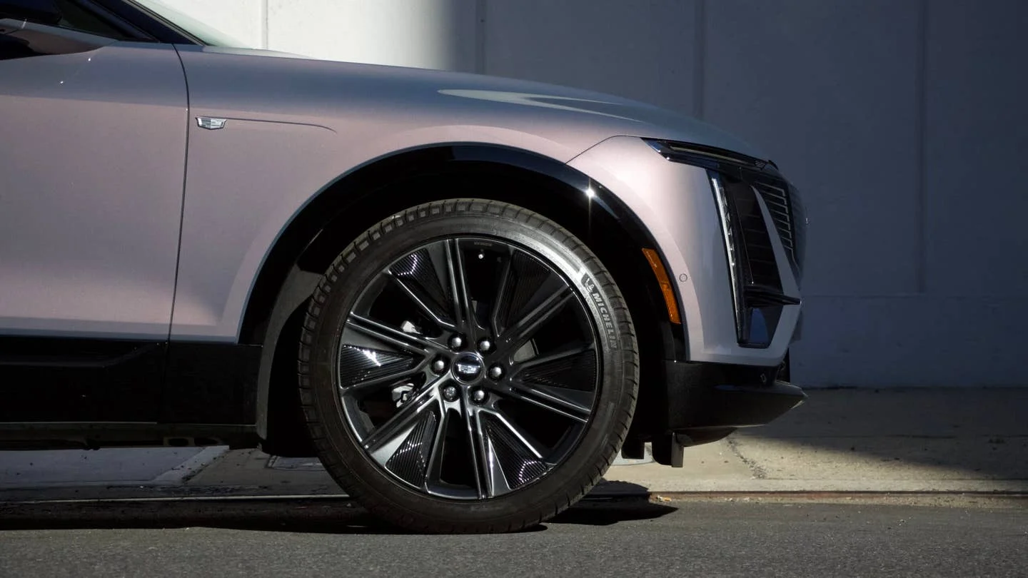 Cadillac Reviews photo