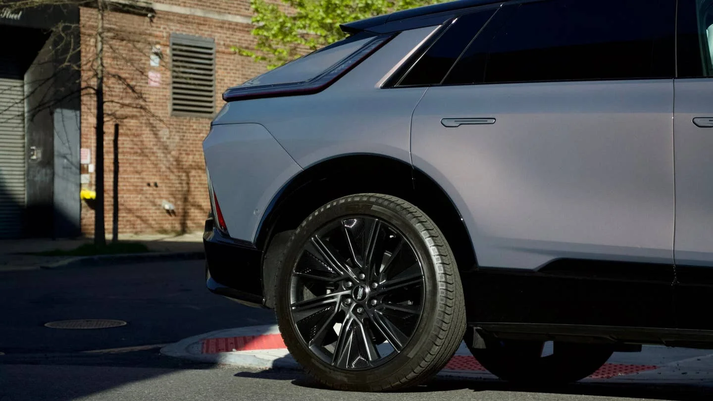 Cadillac Reviews photo