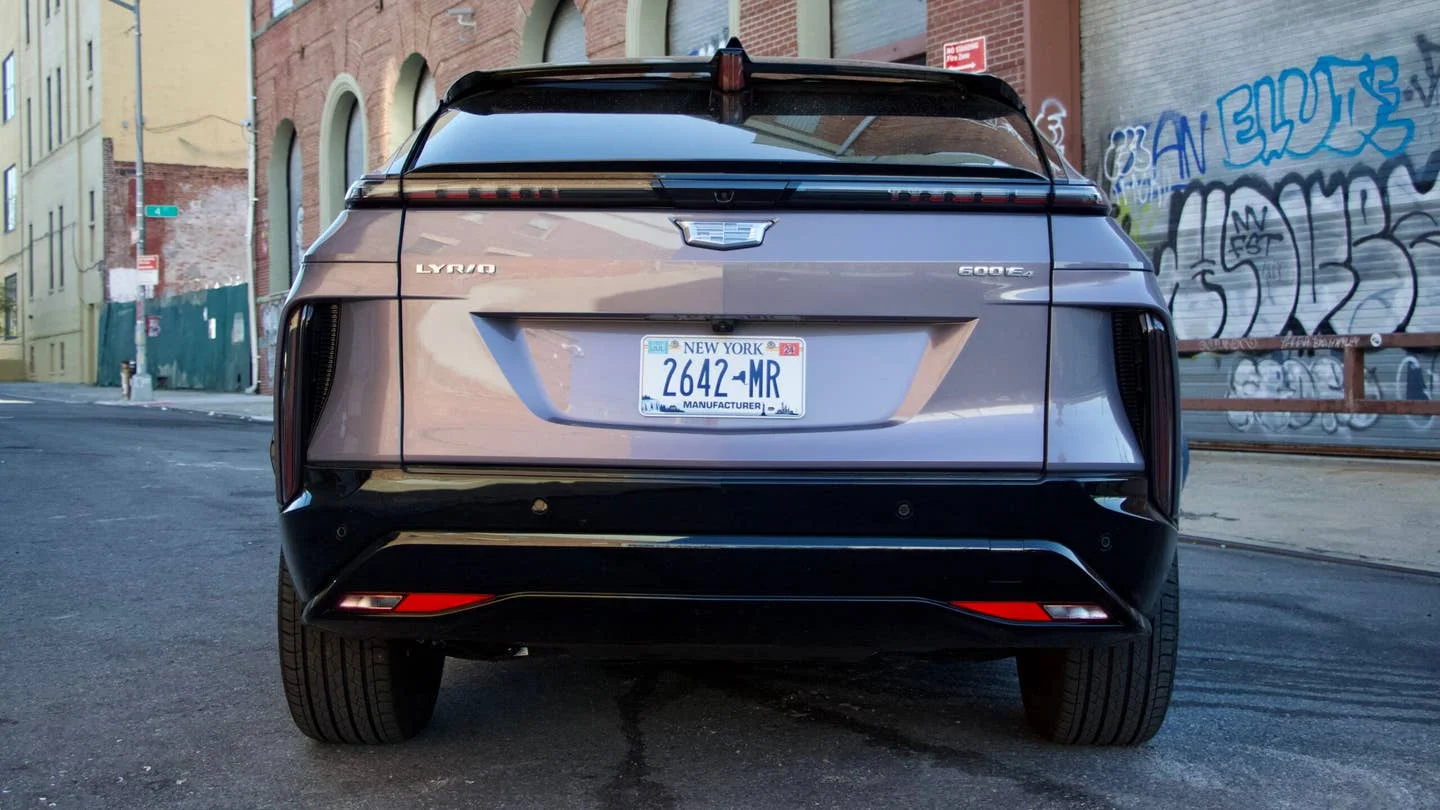 Cadillac Reviews photo