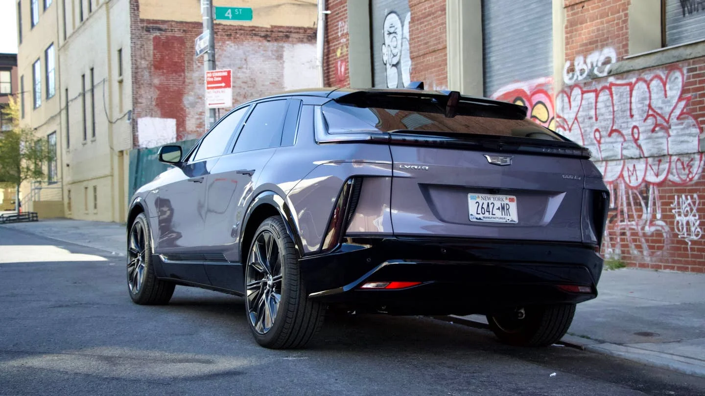 Cadillac Reviews photo