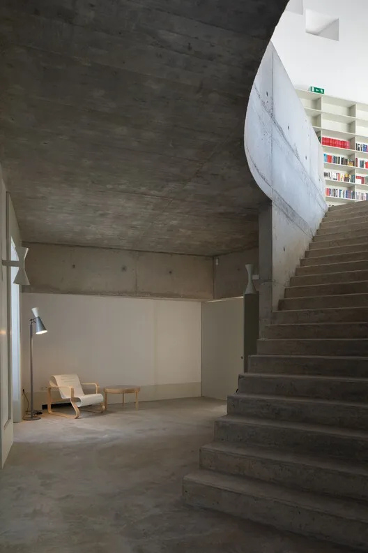 National Innovation Center / Joaquim Portela Arquitetos - Interior Photography, Stairs, Concrete, Handrail