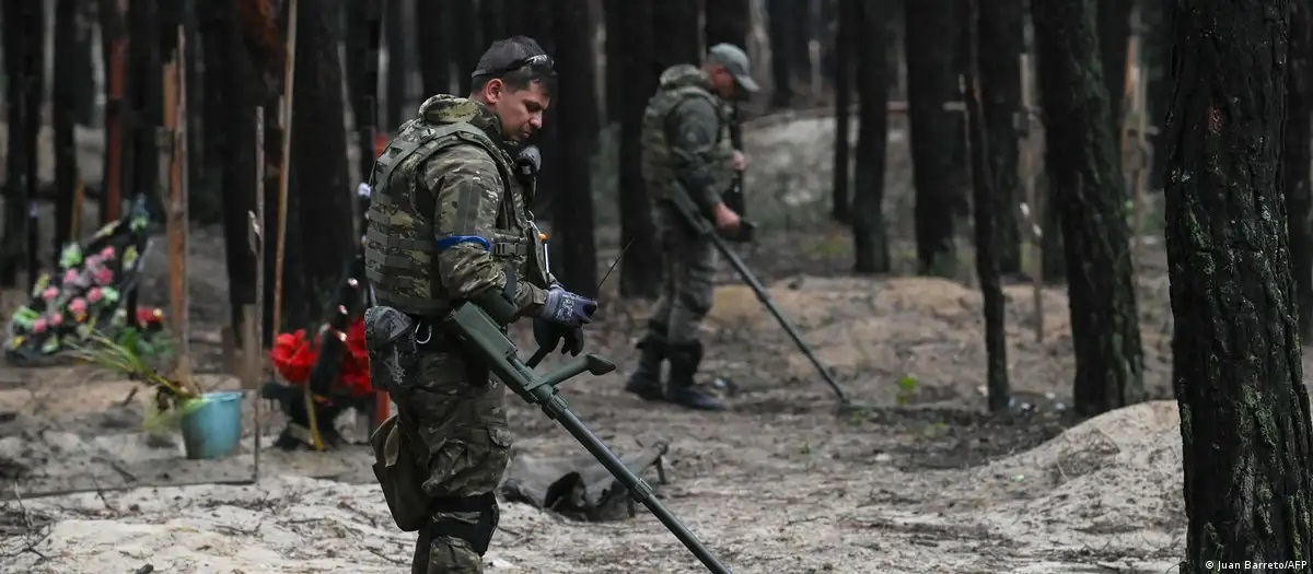 Ukrainians Drop Bomb-Laden Food Packets at Russian Position: Report