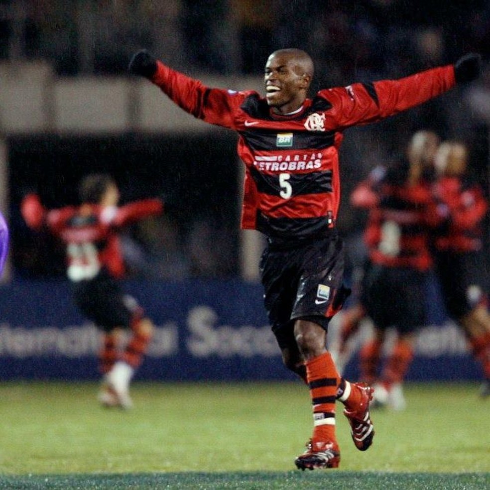 Achei! Leiturista em MG, Paulinho toca pagode, fala da cervejinha na época do Flamengo e diz: “Nunca deixei de treinar”