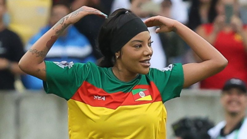 Ludmilla surpreende ao prever com precisão seu gol no Futebol Solidário