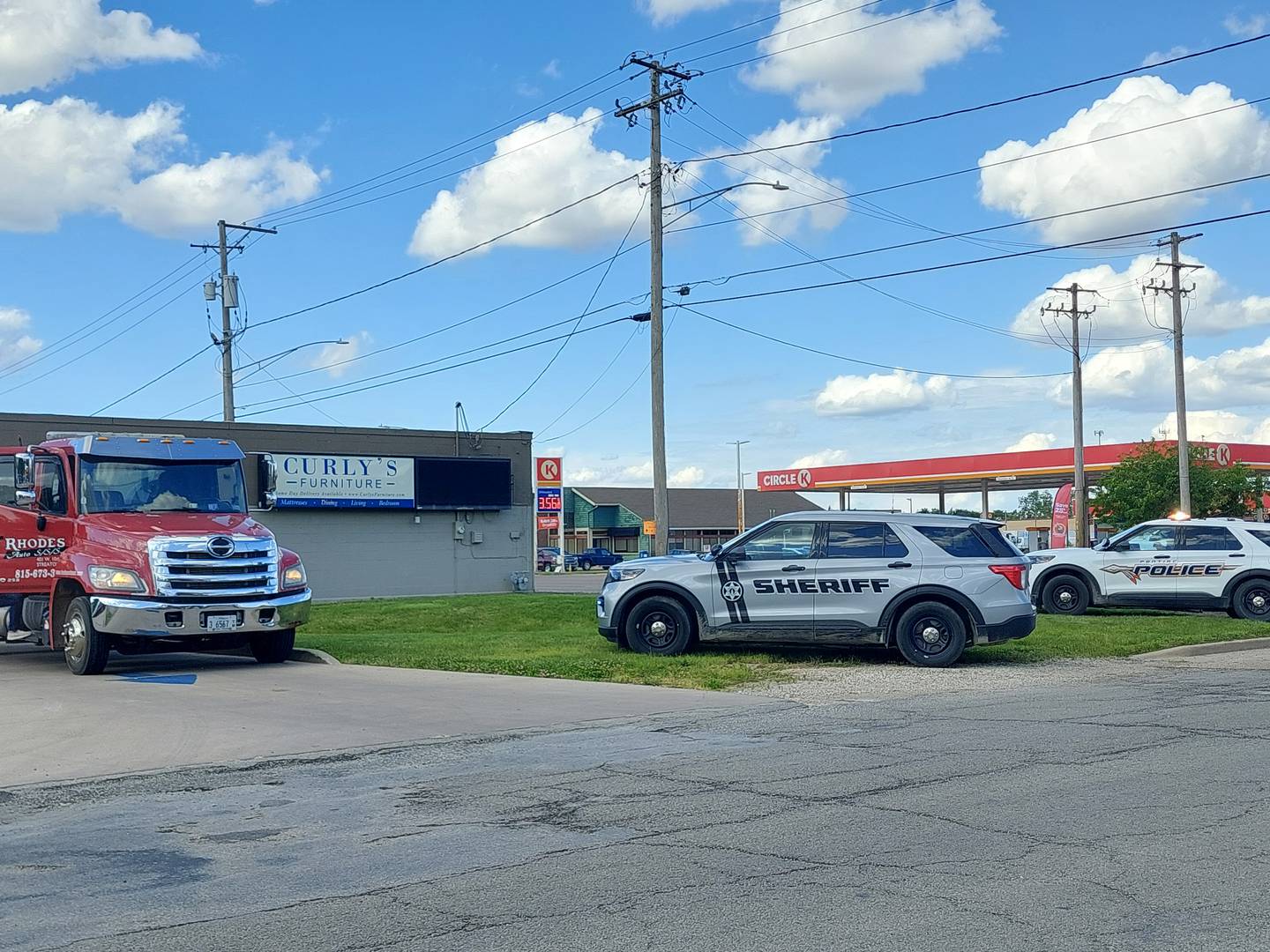 Car crashes into Streator business after being pursued by Livingston County police