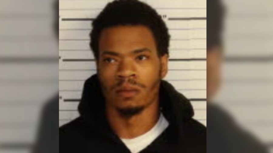 MPD: Suspects with machine gun crash stolen car, hide in Family Dollar