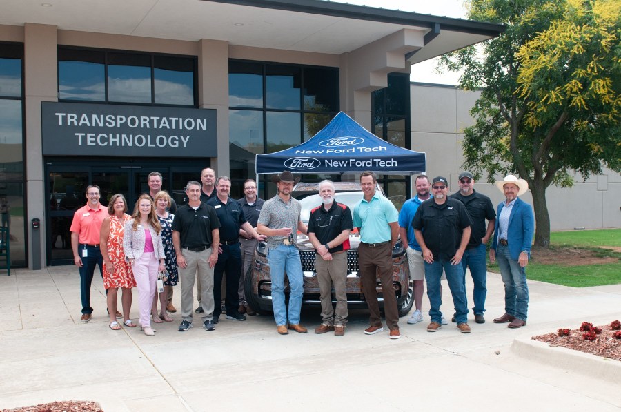 Francis Tuttle receives new Lincoln Aviator from Ford for automotive training program