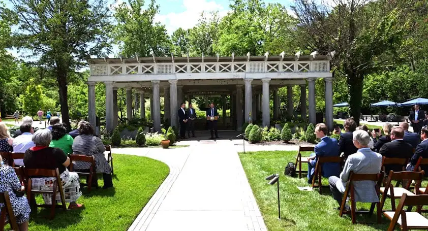 Head of Hydro Aluminum Metals USA Duncan Pitchford (left) with Kentucky Governor Andy Beshear and Hydro's President & CEO Eivind Kallevik. (Photo: Halvor Molland/Hydro)