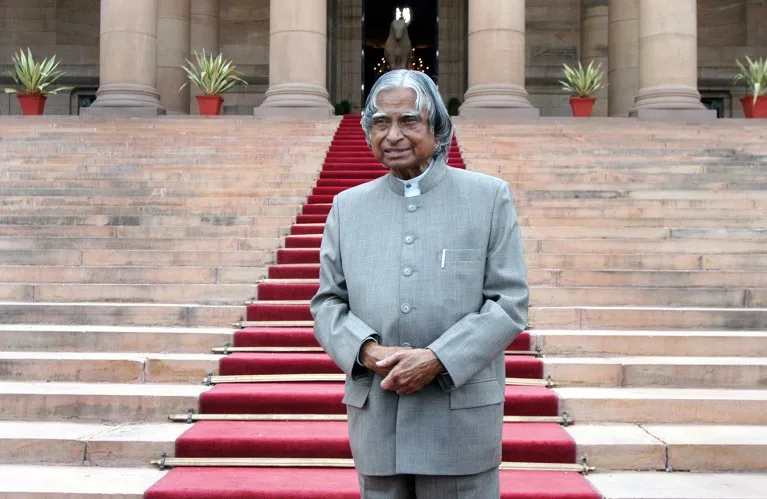 Former Indian President APJ Abdul Kalam stands in the forecourt of Rashtrapati Bhavan.