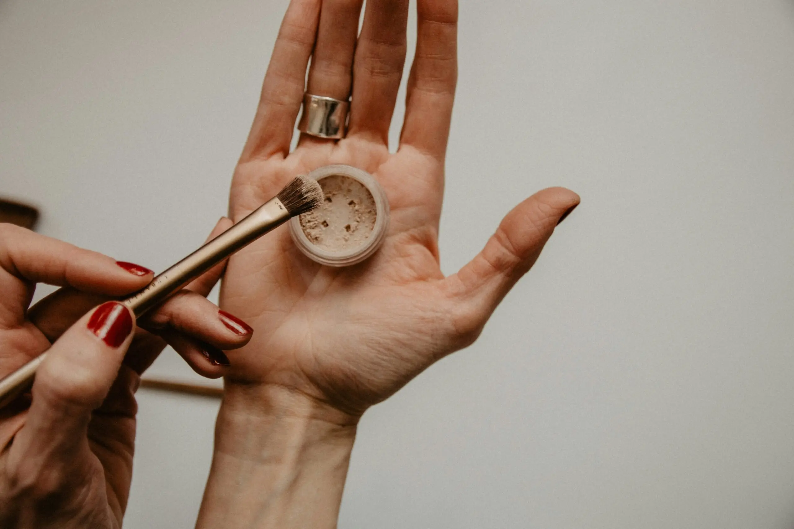 Translucent powder sets makeup and reduces shine for a flawless, matte finish.(Unsplash) Translucent powder sets makeup and reduces shine for a flawless, matte finish.(Unsplash)