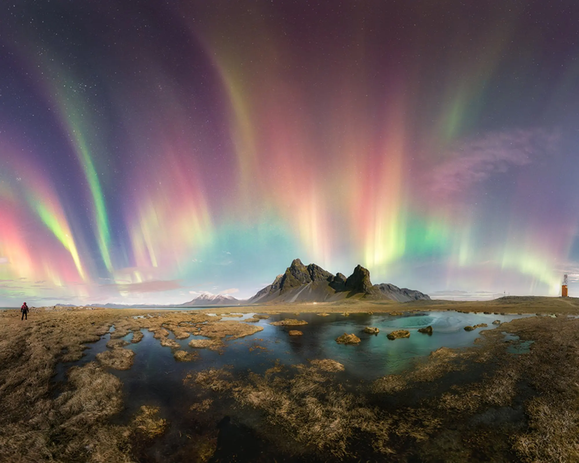 A view of the Eystrahorn Mountain on the night of a KP7 storm.