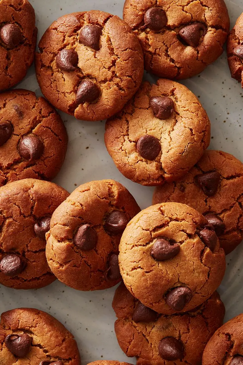 air fryer gf peanut butter and chocolate chip cookies