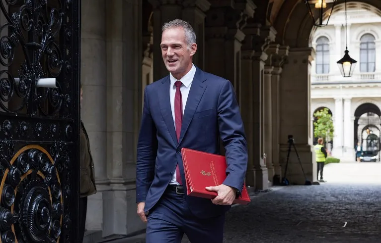 Peter Kyle walks to Number 10 Downing Street.