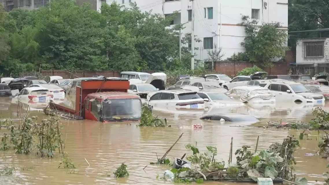 Rescue efforts underway in Chongqing, Sichuan amid heavy downpours