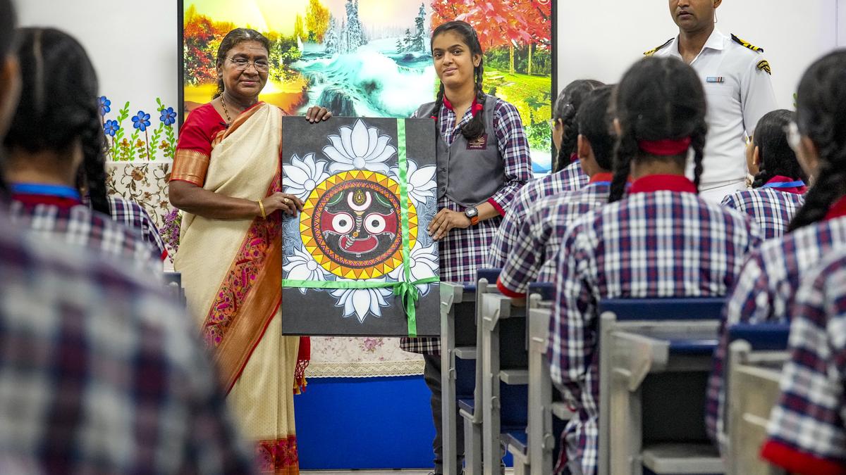 President Murmu interacts with school students, stresses environment conservation