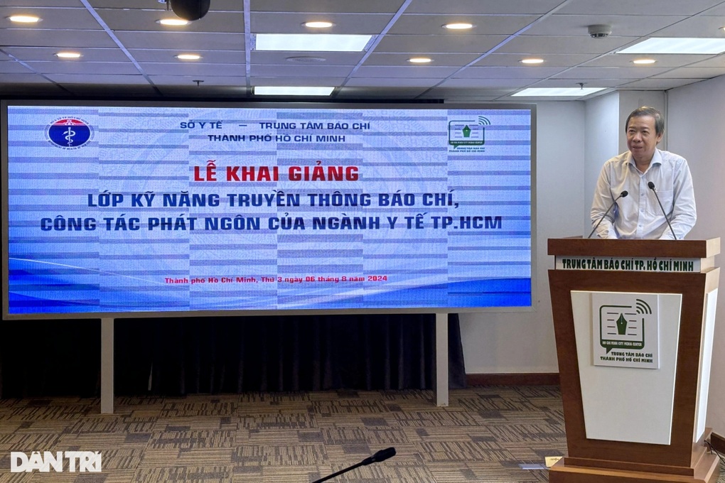 Phó giám đốc Sở Y tế TPHCM: “Nhiều phóng viên hỏi những câu rất thách thức”