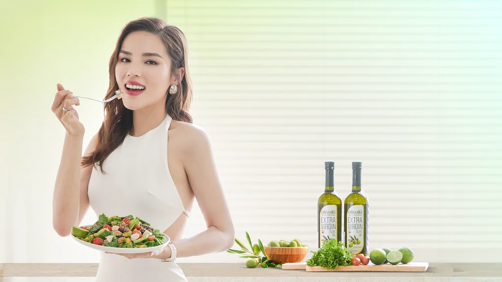 Bí quyết giữ sắc vóc với dầu olive từ 4 ngọc nữ showbiz Việt - 2