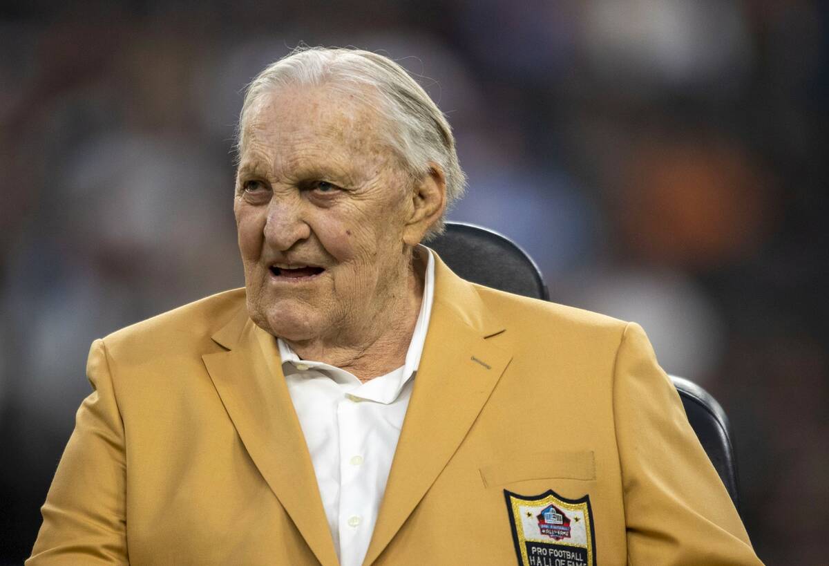 Raiders to pay tribute to Hall of Famer before Cowboys game