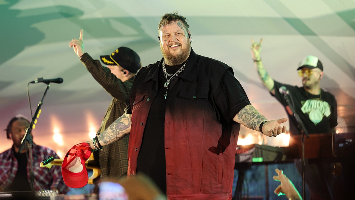 Country star Jelly Roll serenades Hamptons elite during intimate performance: ‘Incredible scene’