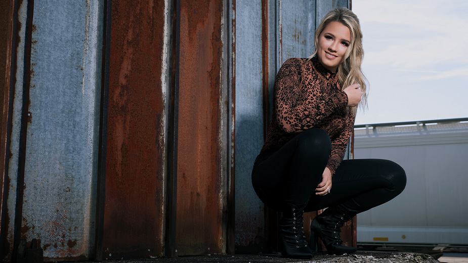 Weekend Entertainment | Country Singer Gabby Barrett in Valley Debut