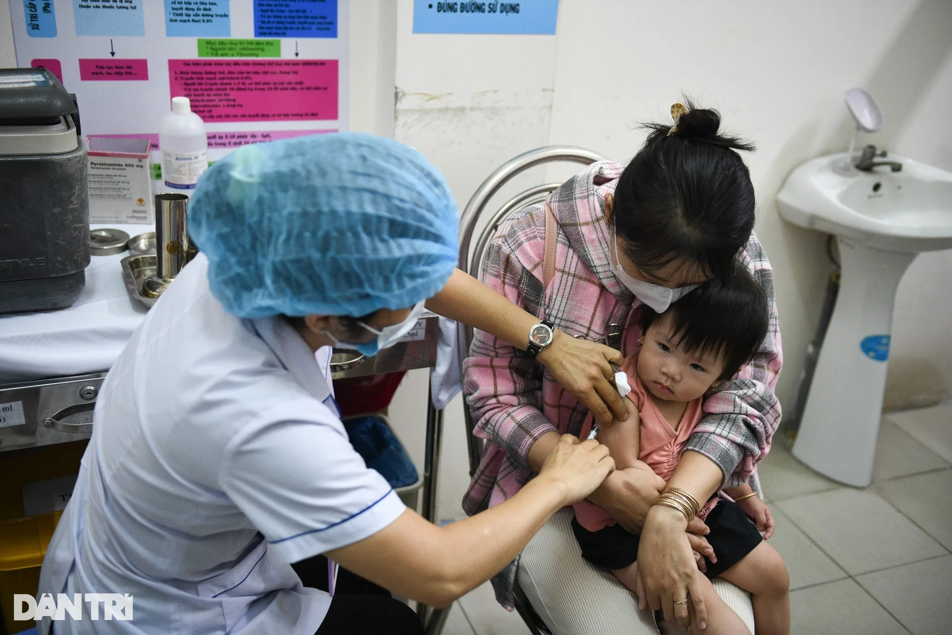 TPHCM chuẩn bị hơn 300.000 liều vaccine sởi cho trẻ em - 2