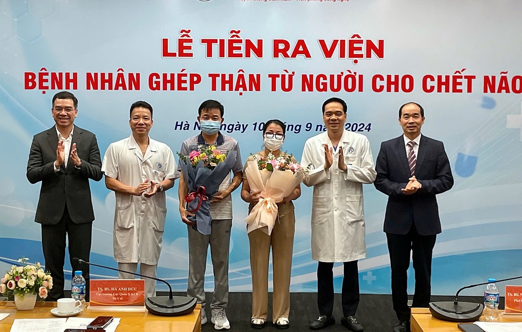 Hai bệnh nhân xuất viện sau ca ghép thận từ chàng trai Hà Nội