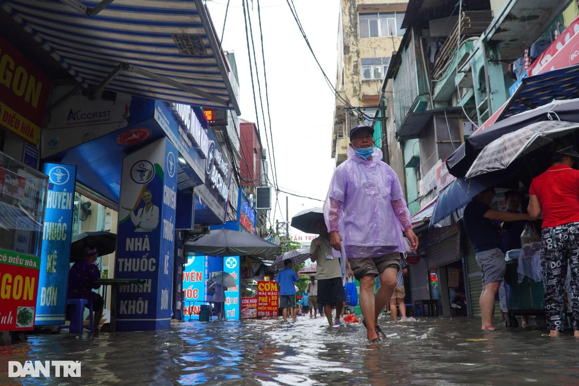 Hà Nội: Bệnh nhân ung thư sống mòn trong phòng trọ 4m2 ngập sát giường - 1