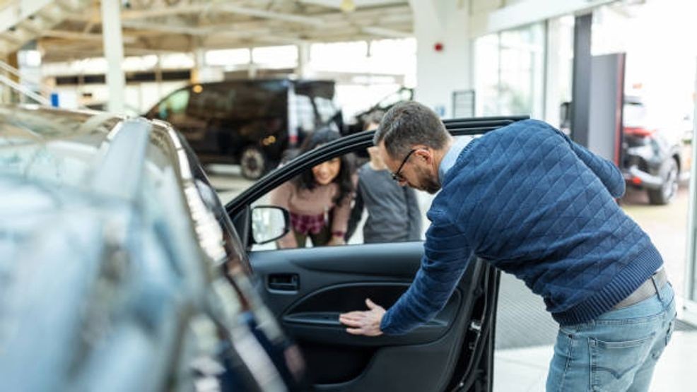 Auto sales still lag despite Federal Reserve interest rate cuts