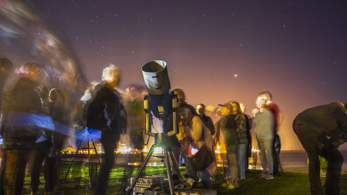 Geraldton community looking to the stars