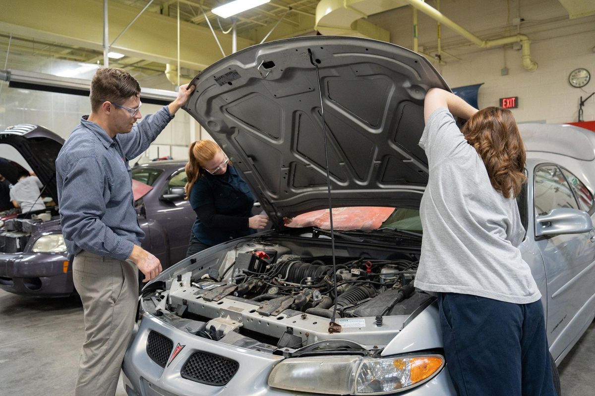 SUNY Morrisville Auto Body Technology Program Puts Students on Fast Track