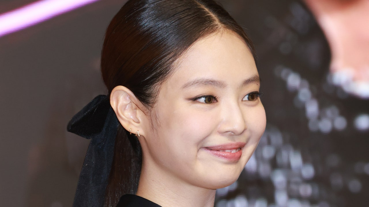 Jennie Serves Up a Dramatic Hair Transformation at PFW