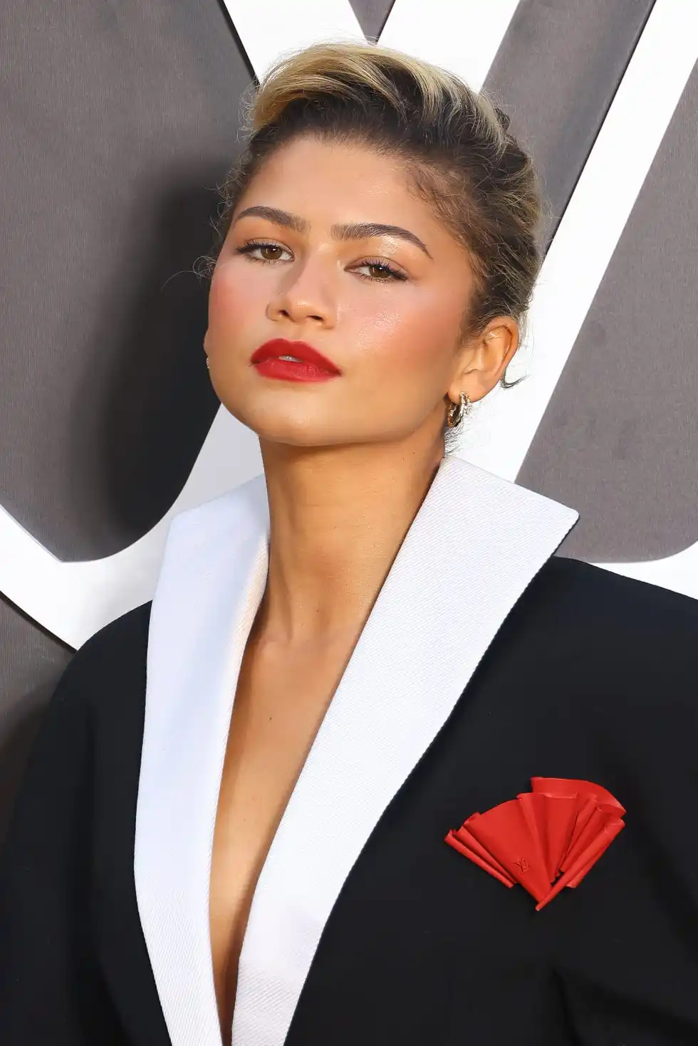 zendaya faux bouffant