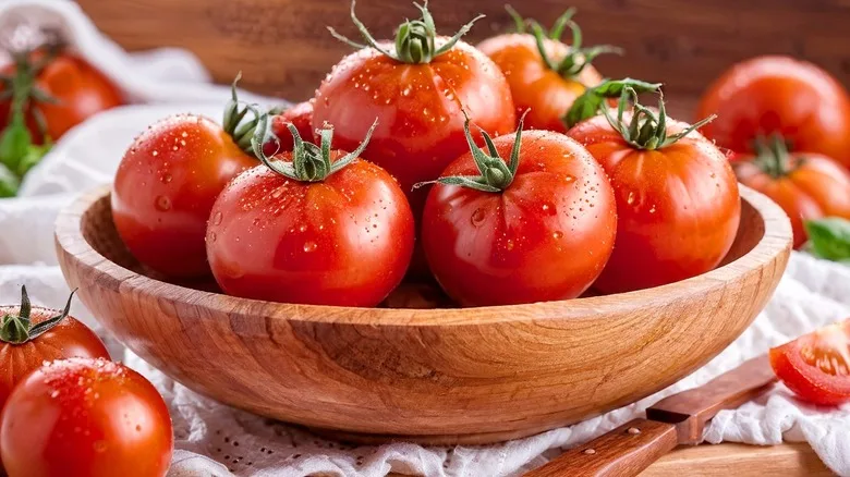 Bowl of fresh tomatoes