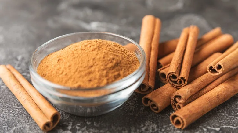 Cinnamon sticks and ground cinnamon