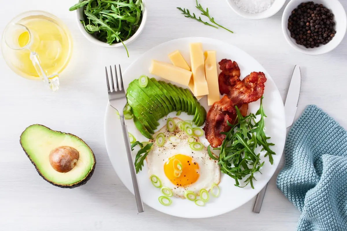 Healthy keto breakfast: egg, avocado, cheese, bacon