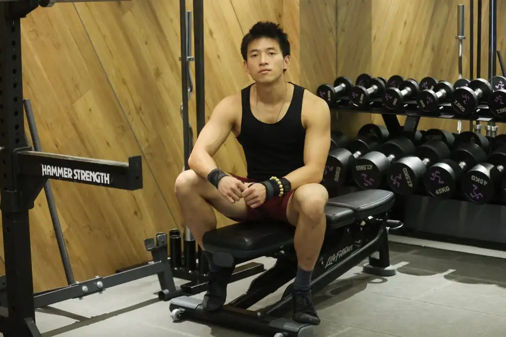 Freelance stage actor Terrence Leung working out at Anytime Fitness in Mong Kok. Photo: Jonathan Wong