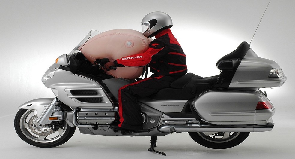 Como funcionam os airbags de moto? Veja equipamentos, preços e um modelo com a tecnologia