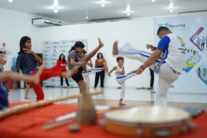 PRESERVAÇÃO DA CULTURA  ‘Meu sonho é ser professora de capoeira’, conta menina que pratica a modalidade no CCJuv do Pedra Pintada | ALE-RR | Assembleia Legislativa de Roraima