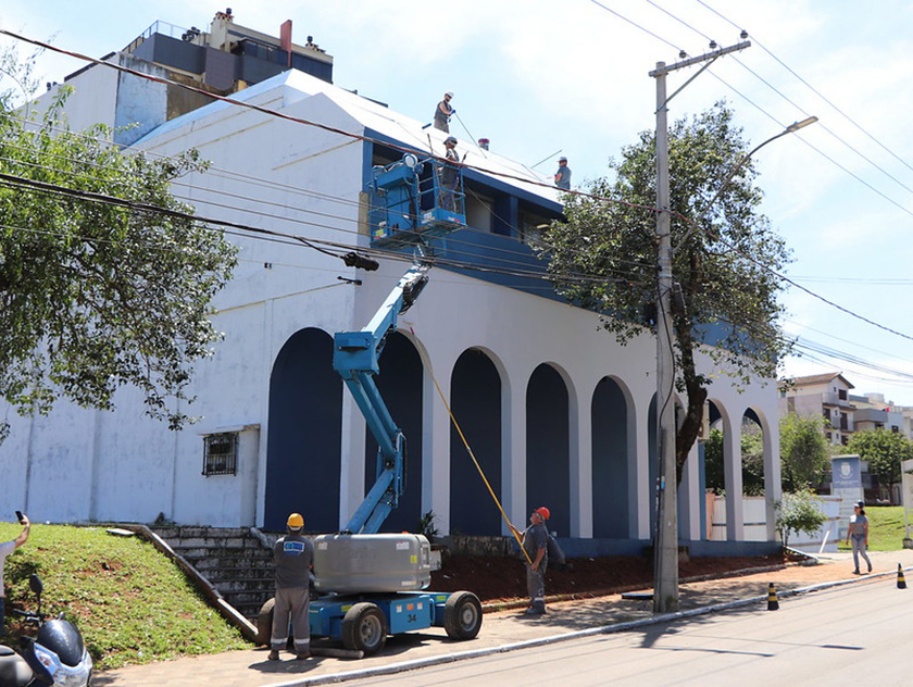 CULTURA. Com pintura e acabamentos, reforma da Biblioteca Municipal Henrique Bastide já está no final