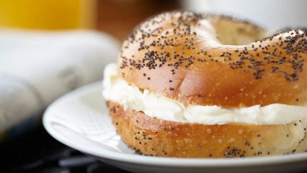 Poppyseed bagel