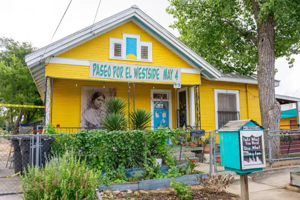 A photograph of the exterior of the Esperanza Peace & Justice Center Rinconcito.