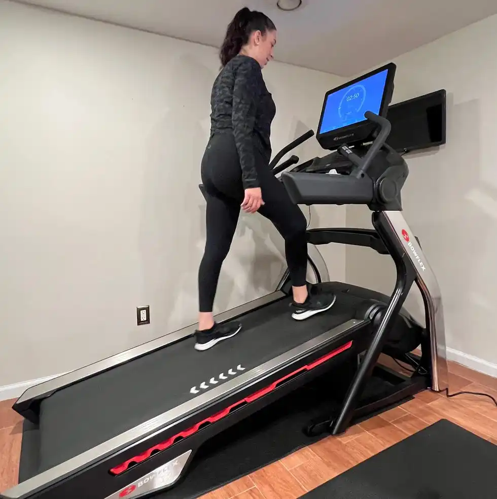 sassos testing the bowflex treadmill 22 in her home