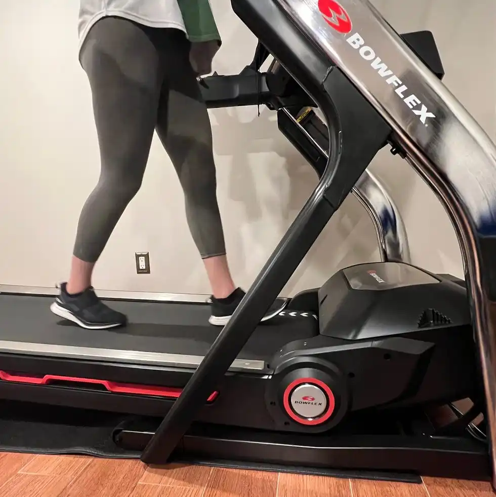 sassos testing the decline on the bowflex treadmill 22