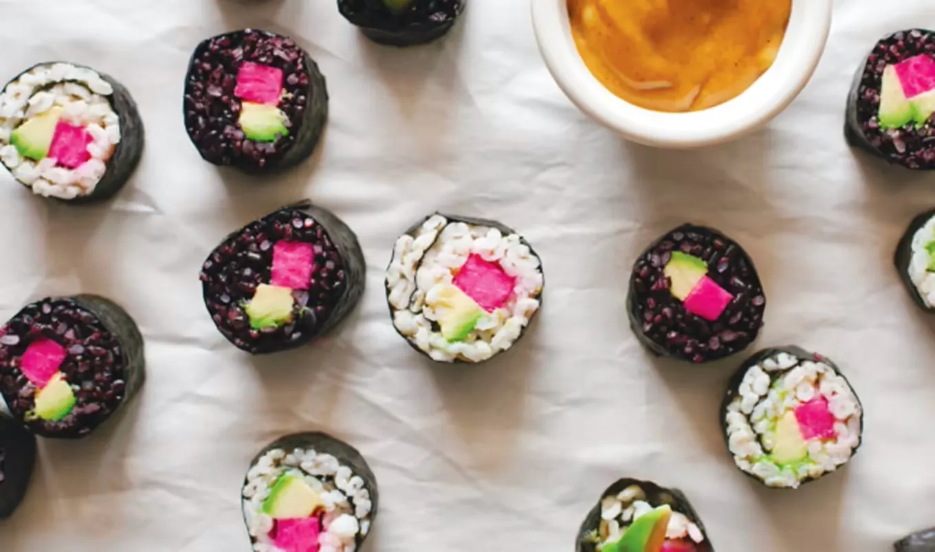 VegNews.BlackRiceSushiRolls.Feature