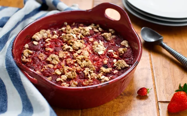 VegNews.MixedBerryCrisp.HannahKaminsky