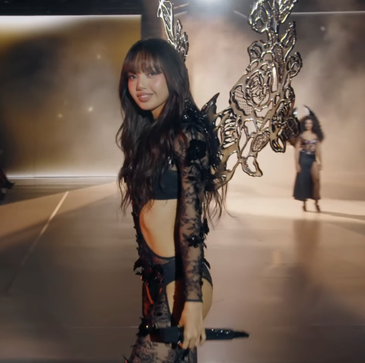 Watch Lisa’s Electrifying Victoria’s Secret Fashion Show Performance