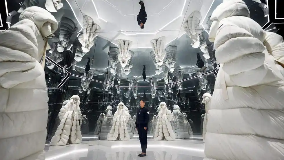 lulu li staged a mirror room