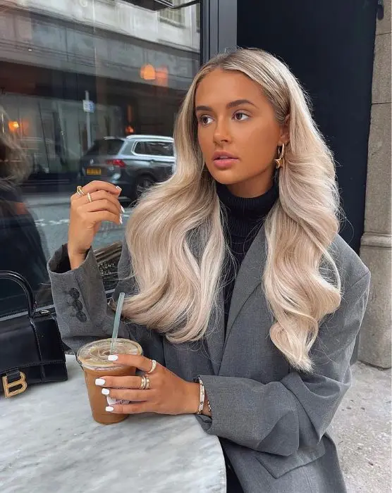 Fans love Molly's signature blonde locks