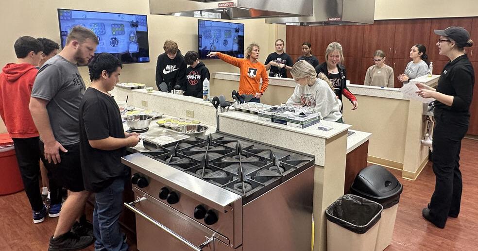 HHS students explore cooking and nutrition at Memorial Hospital’s teaching kitchen